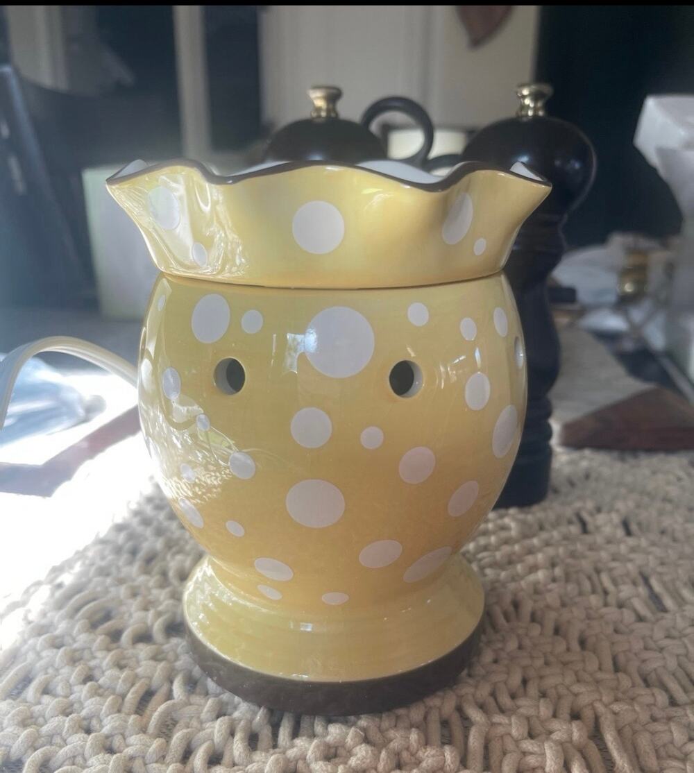 Scentsy Dotty candle warmer